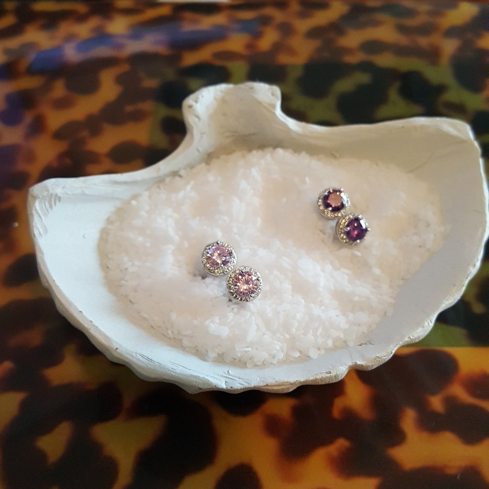 Halo stud earrings by Vantel Pearls